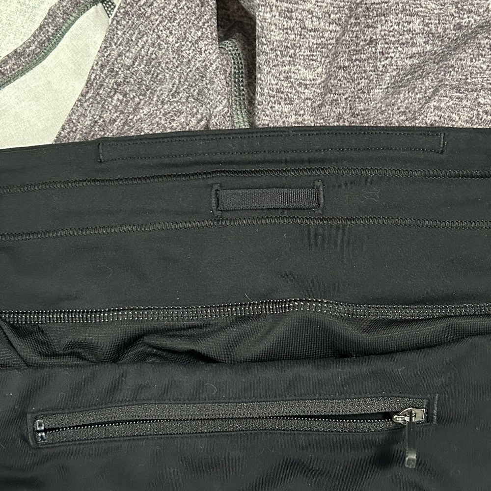 ❗️SOLD❗️lululemon 2.5” speed up lined shorts - Picture 5 of 6